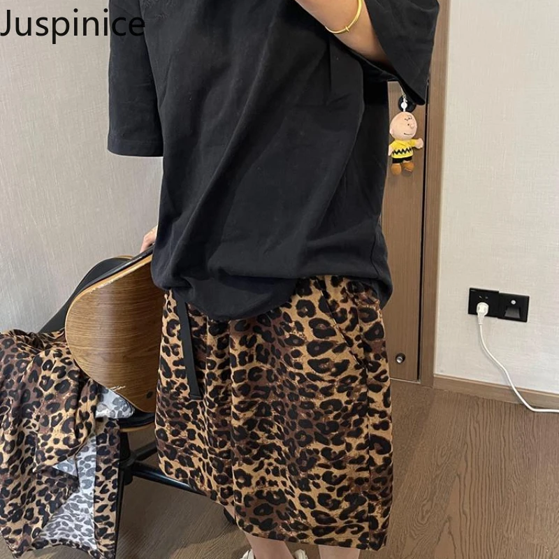 Мужские летние свободные брюки большого размера в стиле ретро
Мужские летние свободные брюки большого размера в стиле ретро