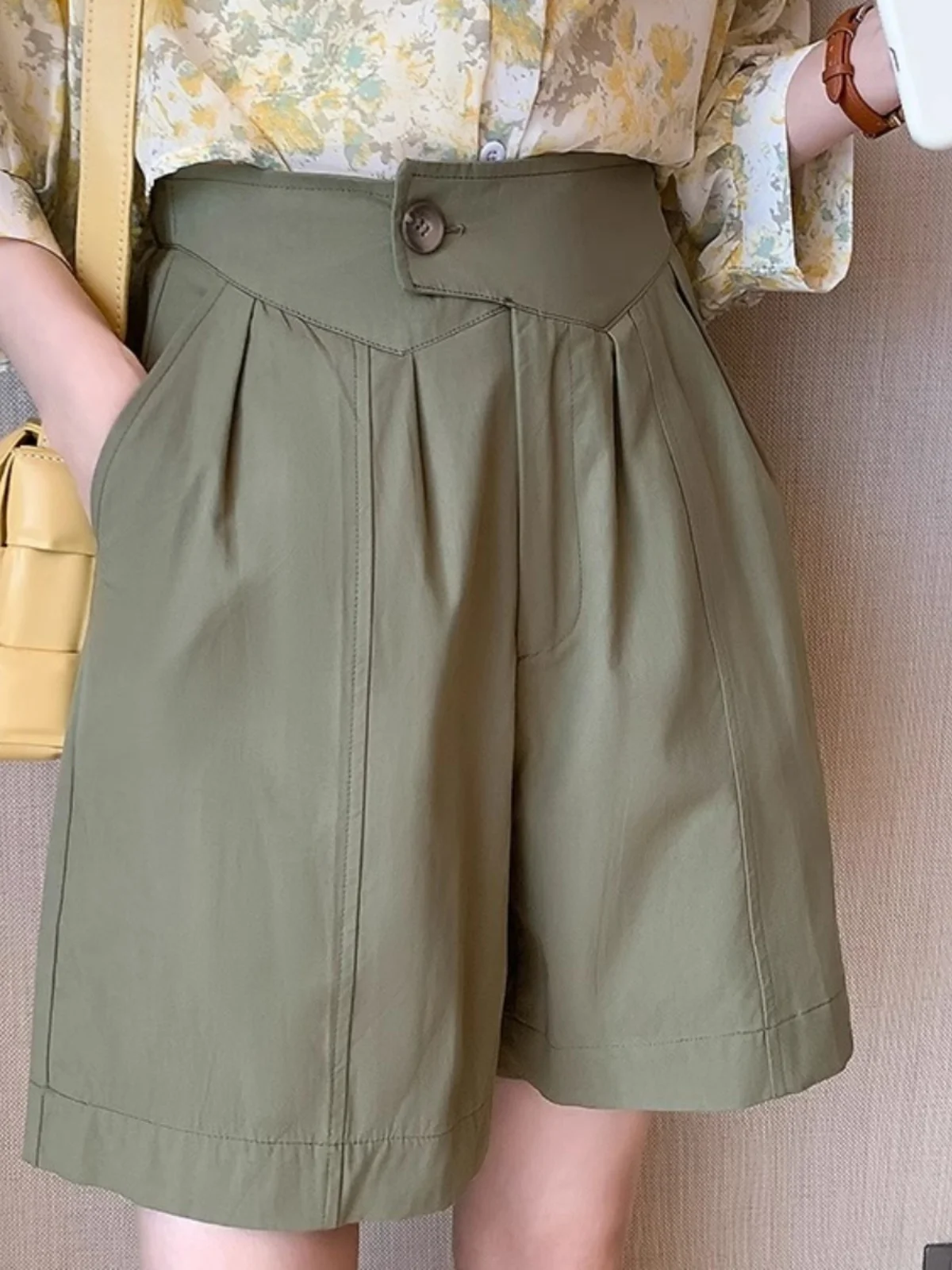 High Waist Wide Leg Short Pants Women's Loose Fit Slimming Summer Casual Pants Thin Five-Quarter Length Commute Style
High Waist Wide Leg Short Pants Women's Loose Fit Slimming Summer Casual Pants Thin Five-Quarter Length Commute Style