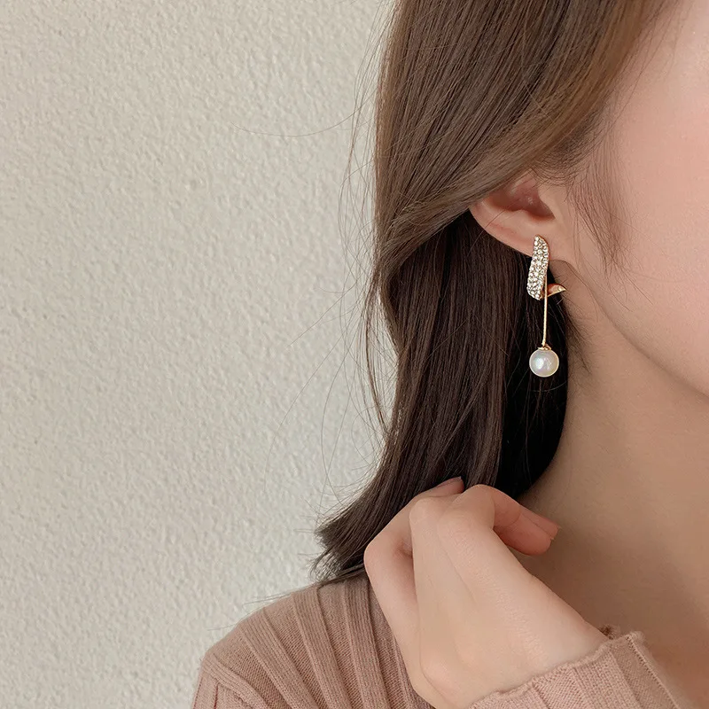 2025 Autumn Winter New Classic Elegant Imitation Women's Crystal Long tassel Exquisite Pendant Earrings Wedding
2025 Autumn Winter New Classic Elegant Imitation Women's Crystal Long tassel Exquisite Pendant Earrings Wedding
