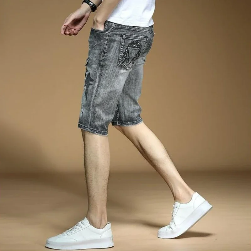 Skinny Ripped Graphic Man Denim Shorts Short Jeans Pants for Men Long Bermuda With Pockets Slim Half Retro Vintage Streetwear Xl
Skinny Ripped Graphic Man Denim Shorts Short Jeans Pants for Men Long Bermuda With Pockets Slim Half Retro Vintage Streetwear Xl