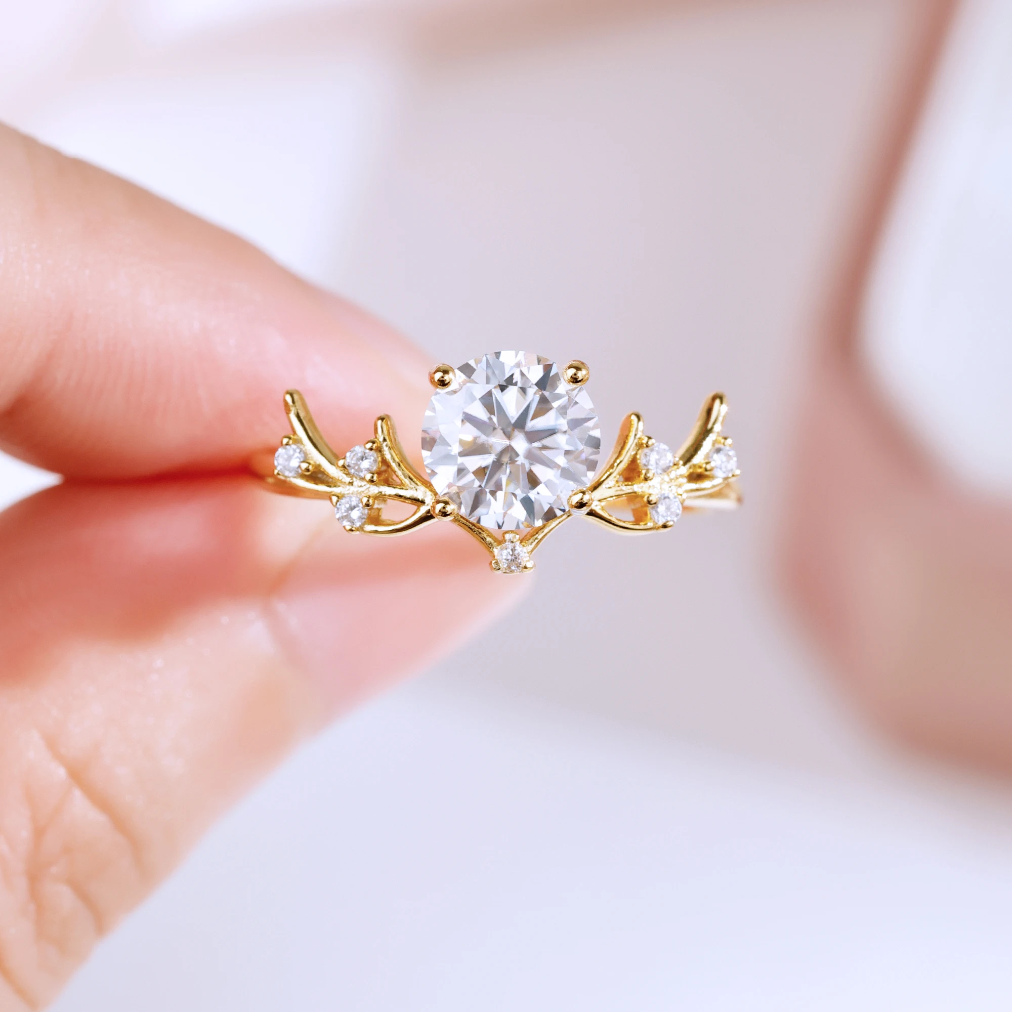 Round Moissanite Diamond S925 Silver Plated 18K Gold Vine Branches And Leaves Women's Ring Main Stone 1.2ct/7.0mm
Round Moissanite Diamond S925 Silver Plated 18K Gold Vine Branches And Leaves Women's Ring Main Stone 1.2ct/7.0mm