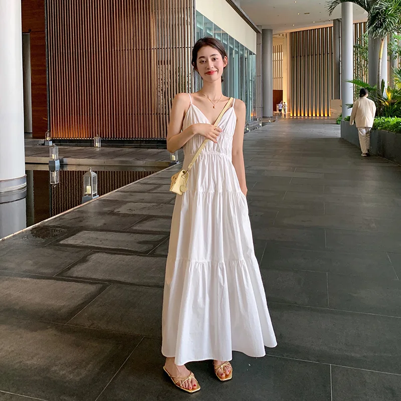 2025 New Summer French Style Vintage V-Neck White Tank Dress Women's Slim Vacation Style Long Temperament Elegant Mini Dresses
2025 New Summer French Style Vintage V-Neck White Tank Dress Women's Slim Vacation Style Long Temperament Elegant Mini Dresses