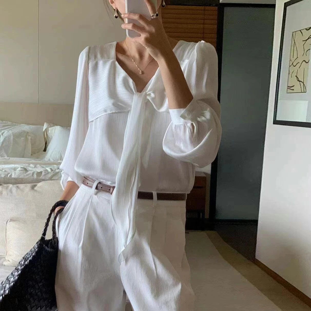 Elegant Versatile Women's Shirt with Sash Flowing Collar Fashionable All-Match Style Lantern Sleeve Regular Thickness Chinese...
Elegant Versatile Women's Shirt with Sash Flowing Collar Fashionable All-Match Style Lantern Sleeve Regular Thickness Chinese...