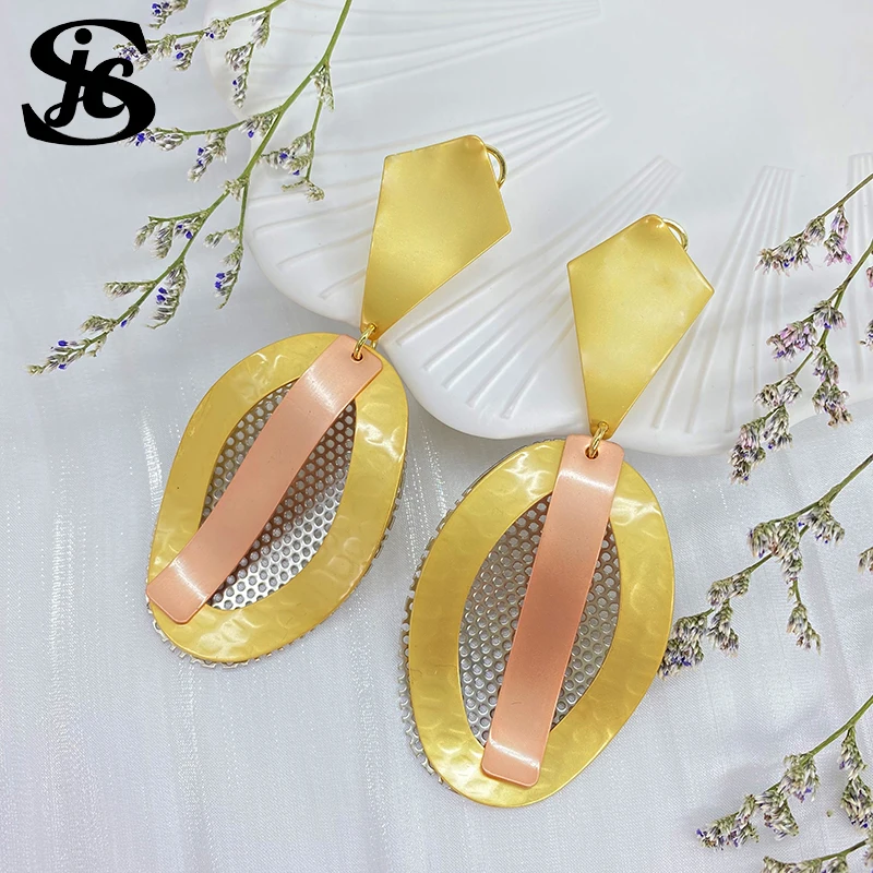 Dubai Hot Sale Drop Earrings Geometric Hollow Out Design For Women Wedding Party Anniversary Gift
Dubai Hot Sale Drop Earrings Geometric Hollow Out Design For Women Wedding Party Anniversary Gift
