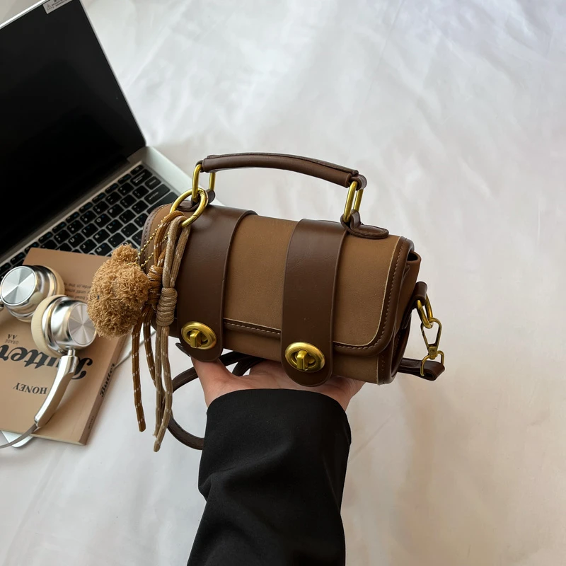 Minimalist Simple Solid Color Shopper Bag For Leisure Women Featuring Large Capacity And Stylish Design
Minimalist Simple Solid Color Shopper Bag For Leisure Women Featuring Large Capacity And Stylish Design