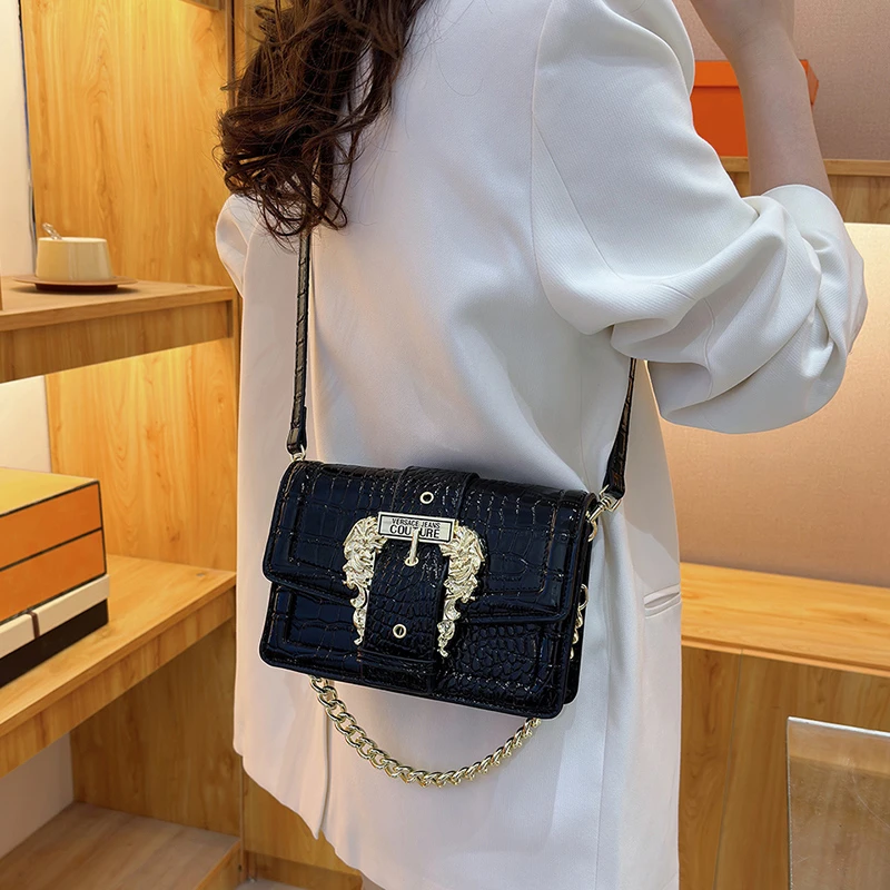 High-End Luxury Tote Bag Elegant Vintage Design with Solid Color and Letter Logo for Fashionable Women Best
High-End Luxury Tote Bag Elegant Vintage Design with Solid Color and Letter Logo for Fashionable Women Best