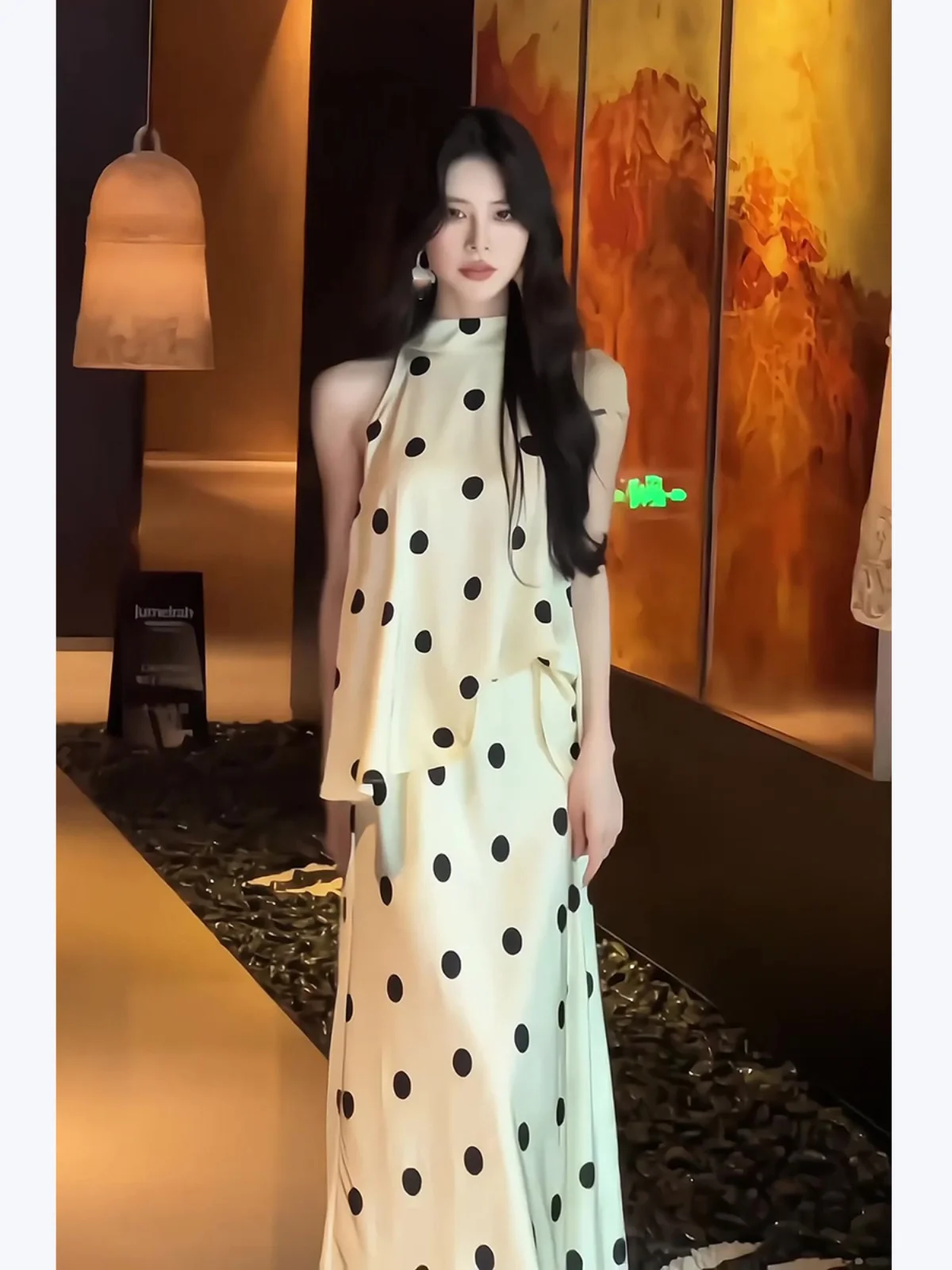 Summer 2026 Retro Design Sleeveless Neck Hanging Polka Dot Top High Waist Slim Fit Half Skirt Two Piece Set Women's Fashion
Summer 2026 Retro Design Sleeveless Neck Hanging Polka Dot Top High Waist Slim Fit Half Skirt Two Piece Set Women's Fashion