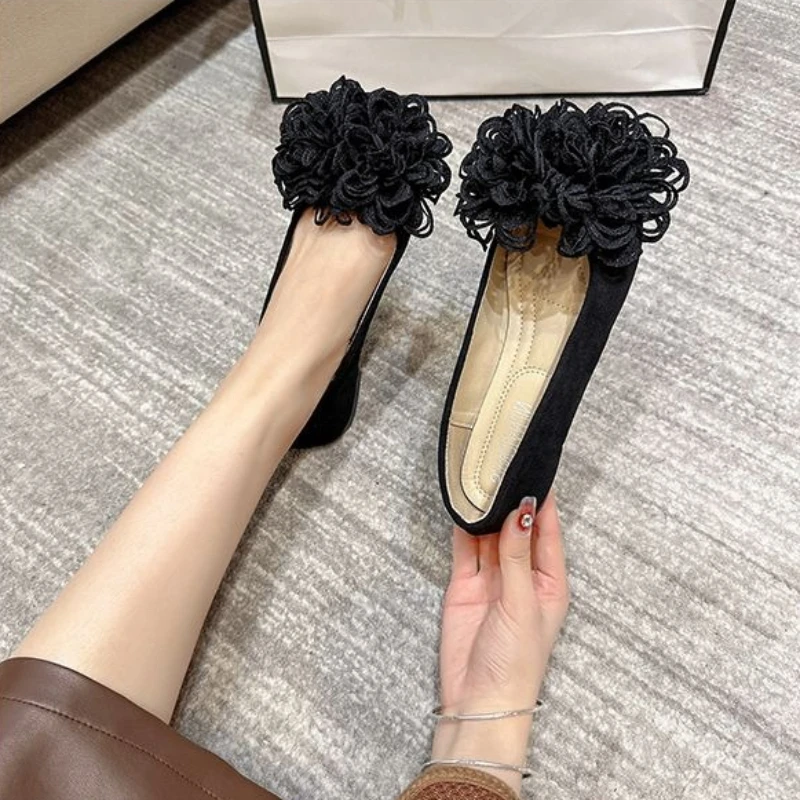 4142 Women's Plus Size Low Cut Flat Shoes Square Toe Floral Soft Sole Versatile Comfortable Work Fashion Casual
4142 Women's Plus Size Low Cut Flat Shoes Square Toe Floral Soft Sole Versatile Comfortable Work Fashion Casual