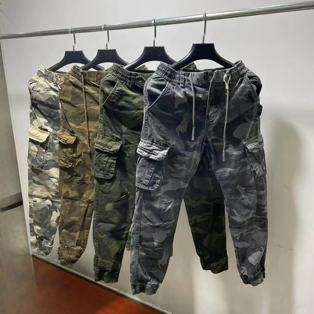 American Retro Young Men Look Slim, Bound Feet, Tough Guy Camouflage, Large Pocket, Washed Cotton Workwear, Casual Pants
American Retro Young Men Look Slim, Bound Feet, Tough Guy Camouflage, Large Pocket, Washed Cotton Workwear, Casual Pants
