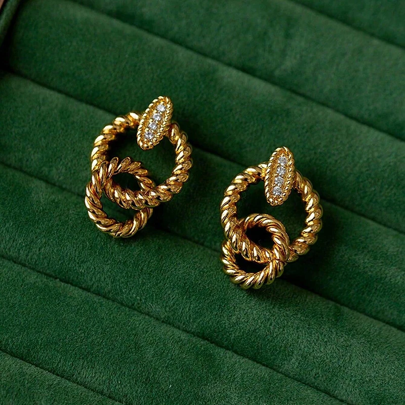 KNB Fashion Twist Double Circle Stud Earrings For Women 925 Sterling Silver Gold Color Top Quality Datting Party Fine Jewelry
KNB Fashion Twist Double Circle Stud Earrings For Women 925 Sterling Silver Gold Color Top Quality Datting Party Fine Jewelry