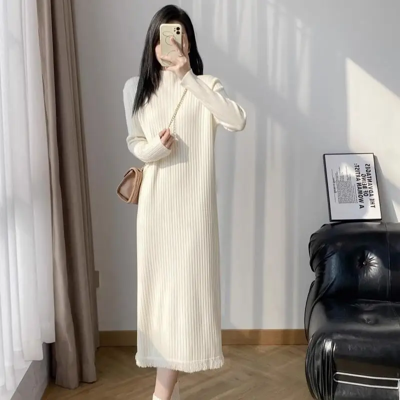 Autumn and winter half turtleneck mid-length loose tassel sweater dress women with knee-length black bottoming knitted dress
Autumn and winter half turtleneck mid-length loose tassel sweater dress women with knee-length black bottoming knitted dress