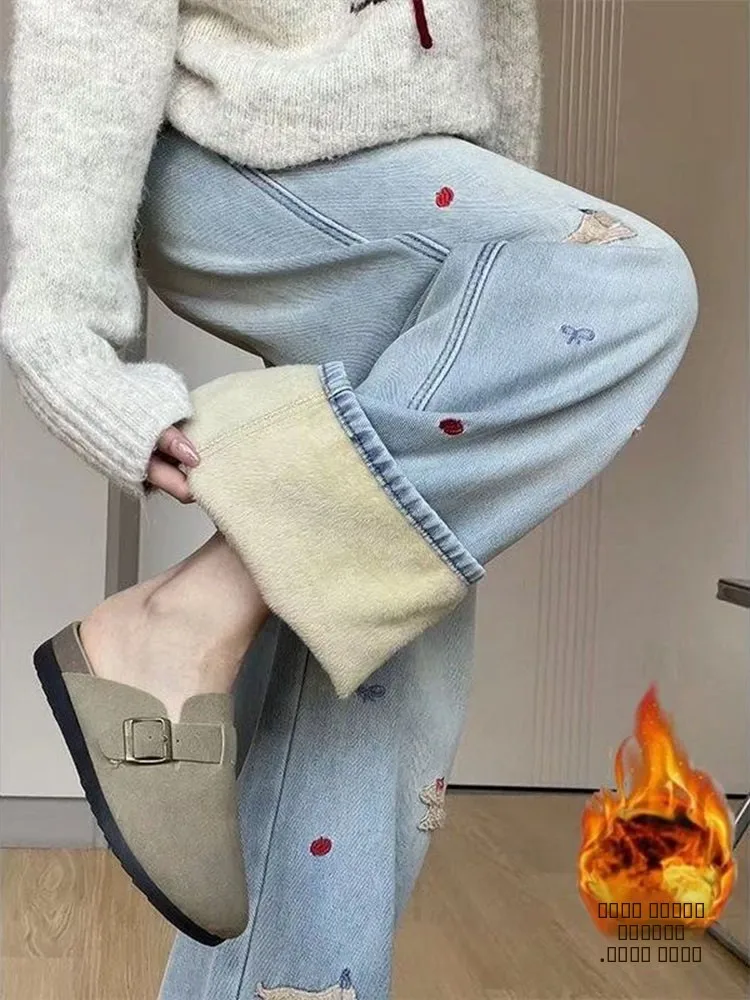 Утепленные джинсы с высокой талией и вышивкой, прямые, широкие штанины, женские, осенне-зимние, новые, теплые брюки
Утепленные джинсы с высокой талией и вышивкой, прямые, широкие штанины, женские, осенне-зимние, новые, теплые брюки