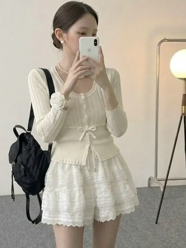 Pure Color Long Sleeve Knitted Sweater with Drawstring round Neck Single Button Layered Lace Shorts Elegant High Waist Straig...
Pure Color Long Sleeve Knitted Sweater with Drawstring round Neck Single Button Layered Lace Shorts Elegant High Waist Straig...