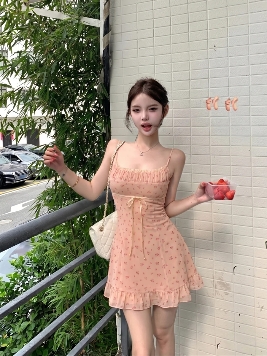 Sweet And Spicy Floral Print Halter Dress Women's Summer Chic Waist Cinching A-Line Dress Casual Side Zipper Slimming
Sweet And Spicy Floral Print Halter Dress Women's Summer Chic Waist Cinching A-Line Dress Casual Side Zipper Slimming