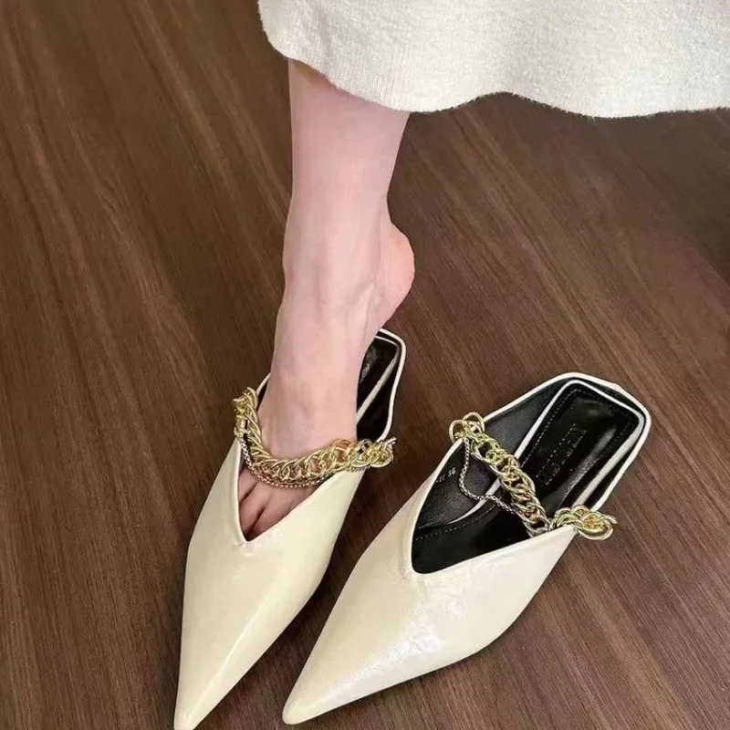 2025 Designer Pointed Toe Mirror Silver Leather Slippers Women Crystal Band Summer Shoes Outdoor Slides Low Heel Mules Sandals
2025 Designer Pointed Toe Mirror Silver Leather Slippers Women Crystal Band Summer Shoes Outdoor Slides Low Heel Mules Sandals