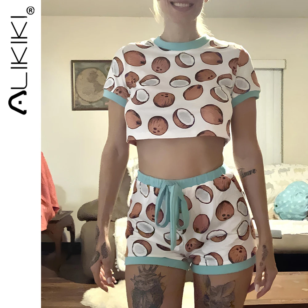 Summer Sexy Casual Coconut Print Female Sleepwear Suit Crop Top And Shorts Two Piece Pajamas Set For Women Leisure Homewear
Summer Sexy Casual Coconut Print Female Sleepwear Suit Crop Top And Shorts Two Piece Pajamas Set For Women Leisure Homewear