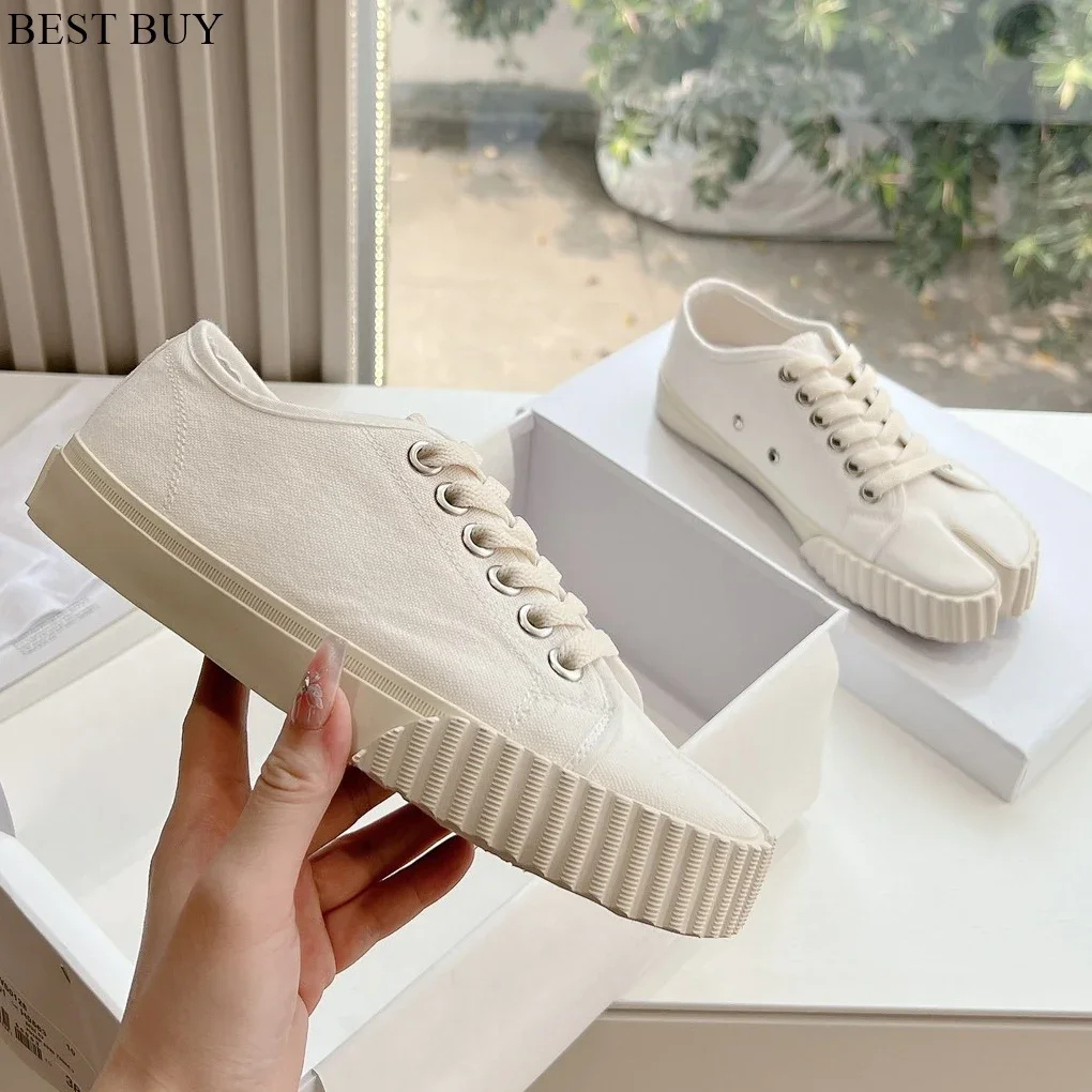 Spring Autumn Split Toe Graffiti Flat Shoes Solid Color Cross Lacing Thick Sole Casual Shoes Daily Comfort Walking Shoes Unisex
Spring Autumn Split Toe Graffiti Flat Shoes Solid Color Cross Lacing Thick Sole Casual Shoes Daily Comfort Walking Shoes Unisex