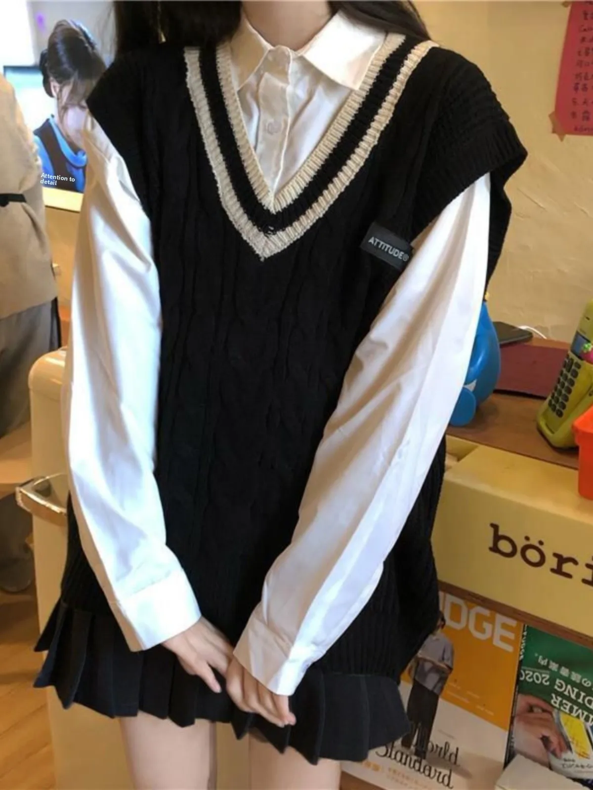 Japanese College Style Women's Vest 2023 Autumn New Loose Anti-Aging Knitted Sleeveless Student Set V-Neck Pure Color
Japanese College Style Women's Vest 2023 Autumn New Loose Anti-Aging Knitted Sleeveless Student Set V-Neck Pure Color