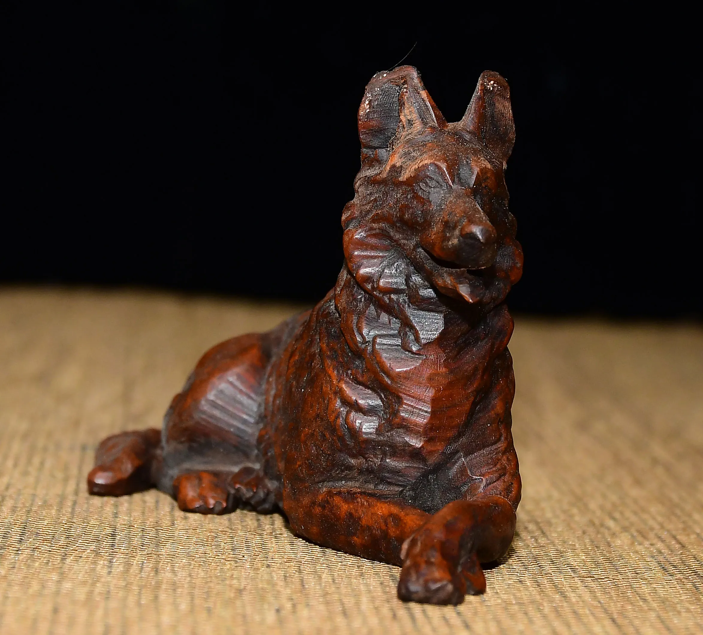 4"Tibetan Temple Collection Old Boxwood Wolf statue Watch Wolf Door God Amass wealth Ornaments Town house
4"Tibetan Temple Collection Old Boxwood Wolf statue Watch Wolf Door God Amass wealth Ornaments Town house