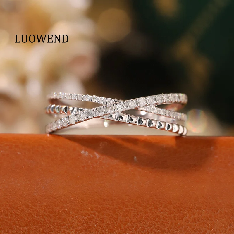LUOWEND 100% 18K White Gold Rings Fashion Cross Shape 0.32carat Real Natural Diamond Engagement Ring for Women Luxury Jewelry
LUOWEND 100% 18K White Gold Rings Fashion Cross Shape 0.32carat Real Natural Diamond Engagement Ring for Women Luxury Jewelry