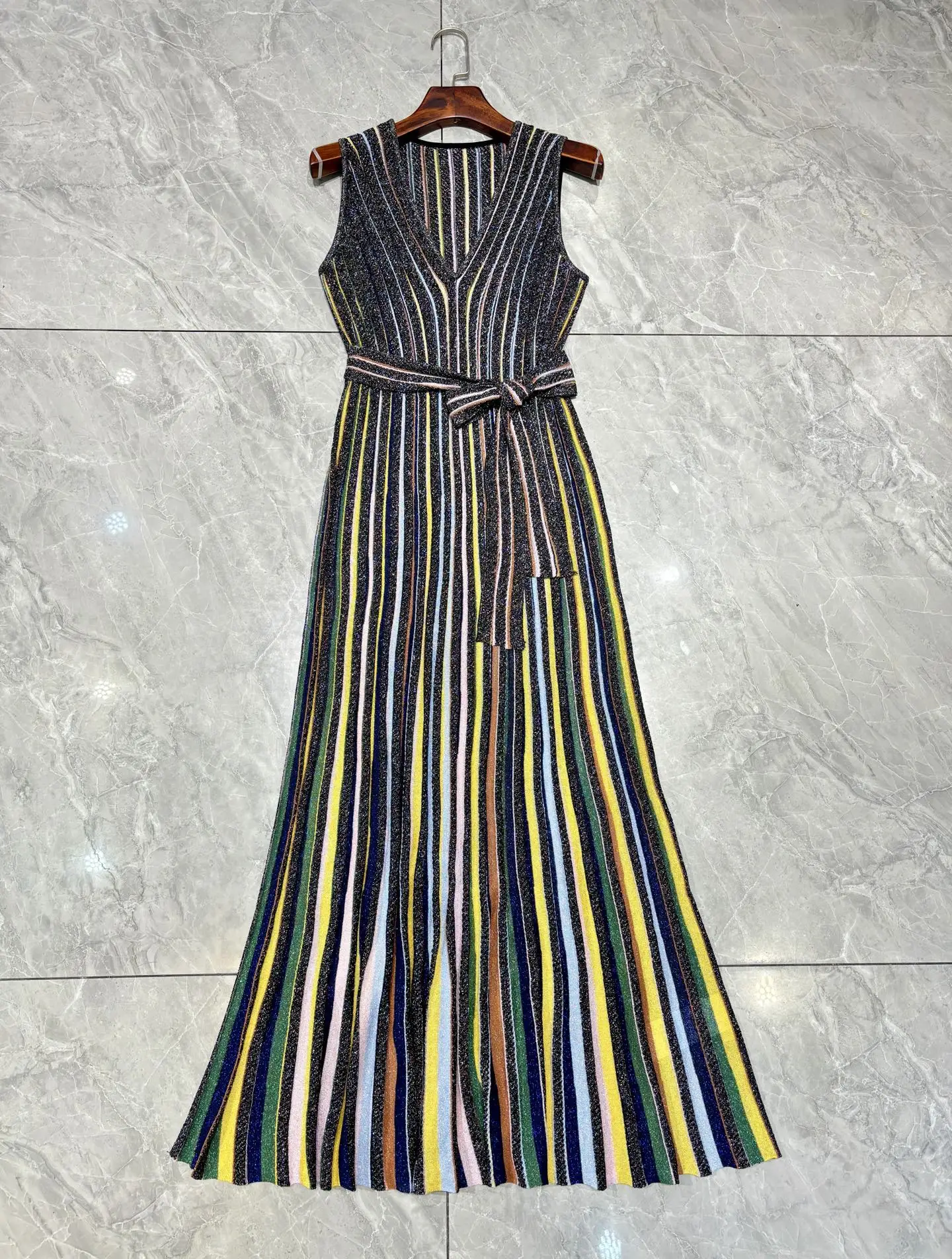 Women's Colorful Striped Bright Silk Robe 2026 Lace-up Waist-Cinching Design V-Neck Sleeveless Vintage Ladies Knitted Maxi Dress
Women's Colorful Striped Bright Silk Robe 2026 Lace-up Waist-Cinching Design V-Neck Sleeveless Vintage Ladies Knitted Maxi Dress