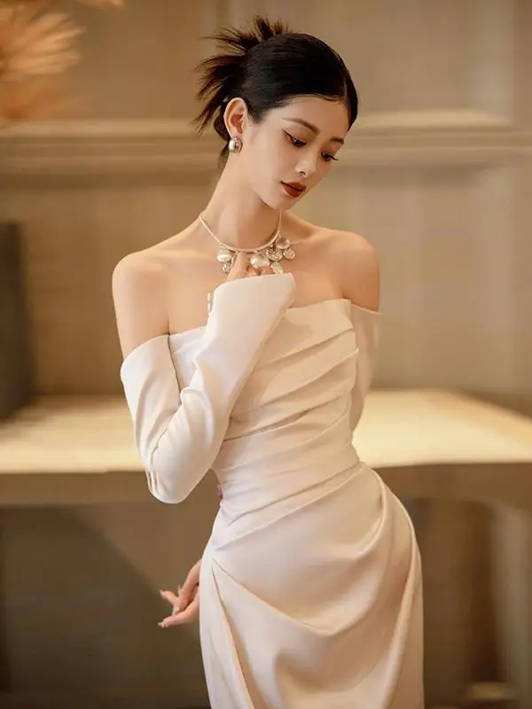 Ele Simple Bridal Gown with Long Sves And Train for Outdoor Wedding Soft Satin Fi Tail Dr One oulder Design
Ele Simple Bridal Gown with Long Sves And Train for Outdoor Wedding Soft Satin Fi Tail Dr One oulder Design