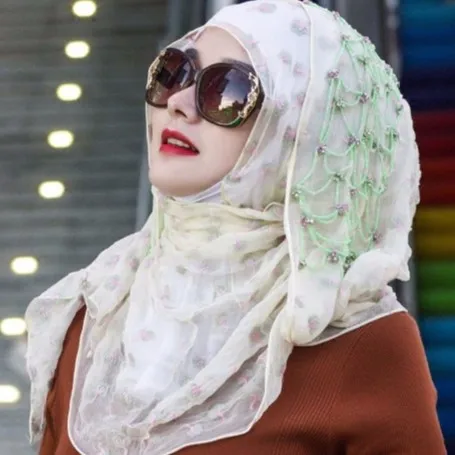 Silk Long Scarf Wrap Fashion Ethnic Embroidery Shawls Beads Tassel Scarves Muslim Hijab Islam Bandanas Headband Turbante Mujer
Silk Long Scarf Wrap Fashion Ethnic Embroidery Shawls Beads Tassel Scarves Muslim Hijab Islam Bandanas Headband Turbante Mujer