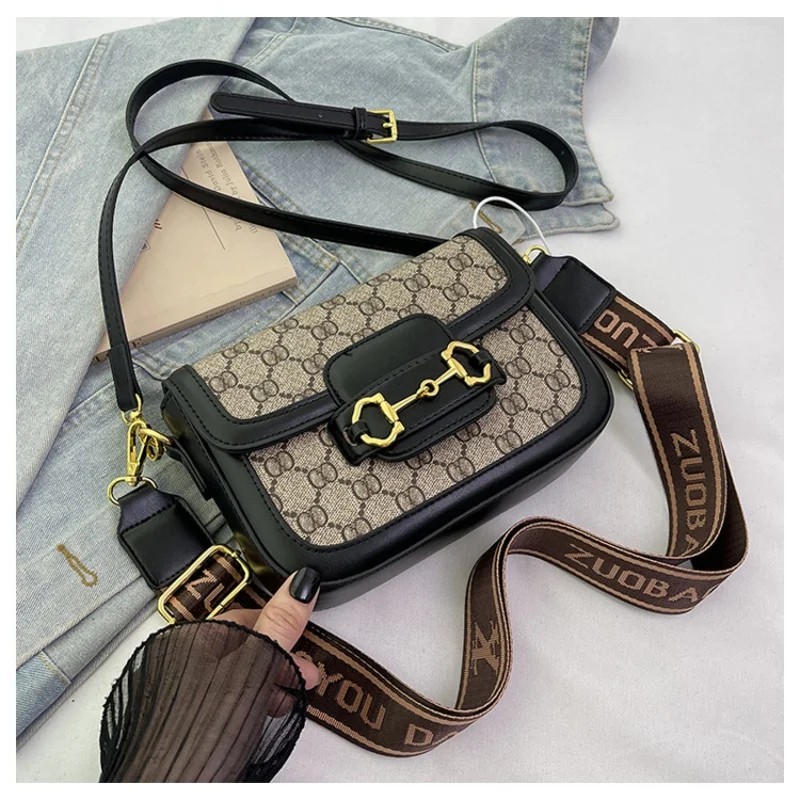 Fashion Classic Geometric Print Quilted Shoulder Bag Metal Logo PU Lightweight Flap Magnetic Snap Adjustable Strap Crossbody Bag
Fashion Classic Geometric Print Quilted Shoulder Bag Metal Logo PU Lightweight Flap Magnetic Snap Adjustable Strap Crossbody Bag
