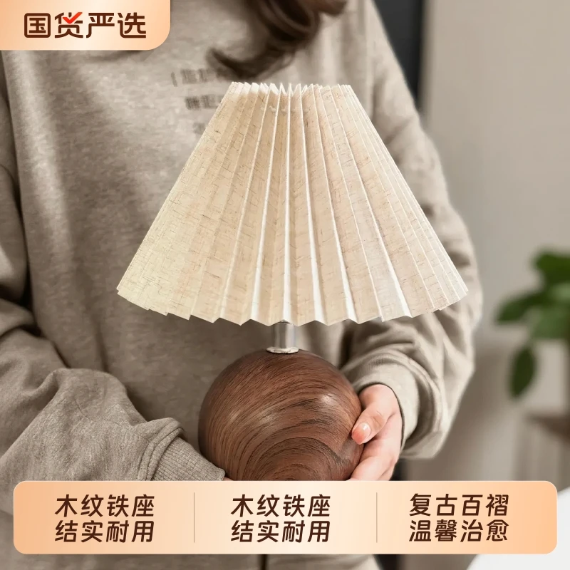 Bedroom bedside lamp retro warm romantic night light living room study desktop decoration atmosphere LED desk lamp
Bedroom bedside lamp retro warm romantic night light living room study desktop decoration atmosphere LED desk lamp