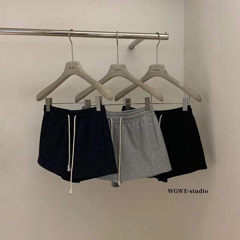 Korean version of elastic rope casual sports style versatile slim shorts comfortable
Korean version of elastic rope casual sports style versatile slim shorts comfortable