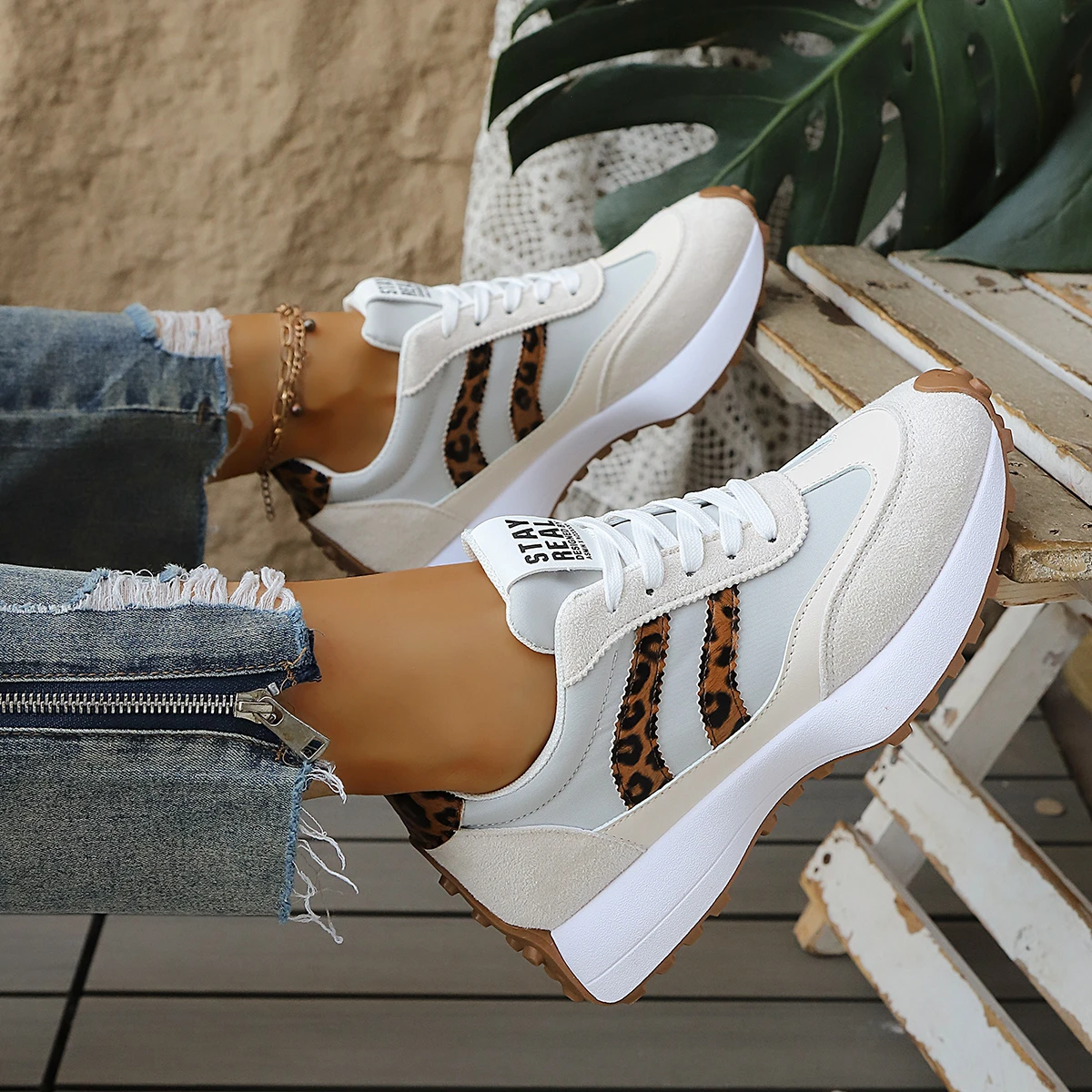 2026 Spring Women Sneakers New Luxury Flat Slip on Sneakers Women Trend Comfortable Lightweight Outdoor Designer Shoes for Women
2026 Spring Women Sneakers New Luxury Flat Slip on Sneakers Women Trend Comfortable Lightweight Outdoor Designer Shoes for Women