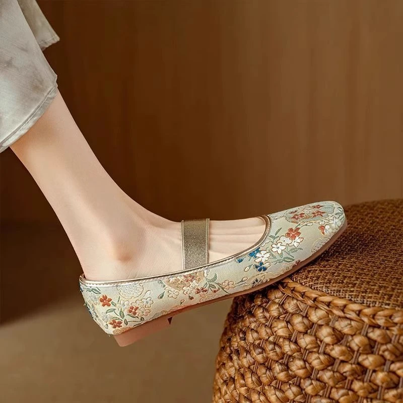 Traditional Hanfu Embroidery Mary Jane Shoes Women Square Toe Low Cut Flat Elastic Band Retro
Traditional Hanfu Embroidery Mary Jane Shoes Women Square Toe Low Cut Flat Elastic Band Retro