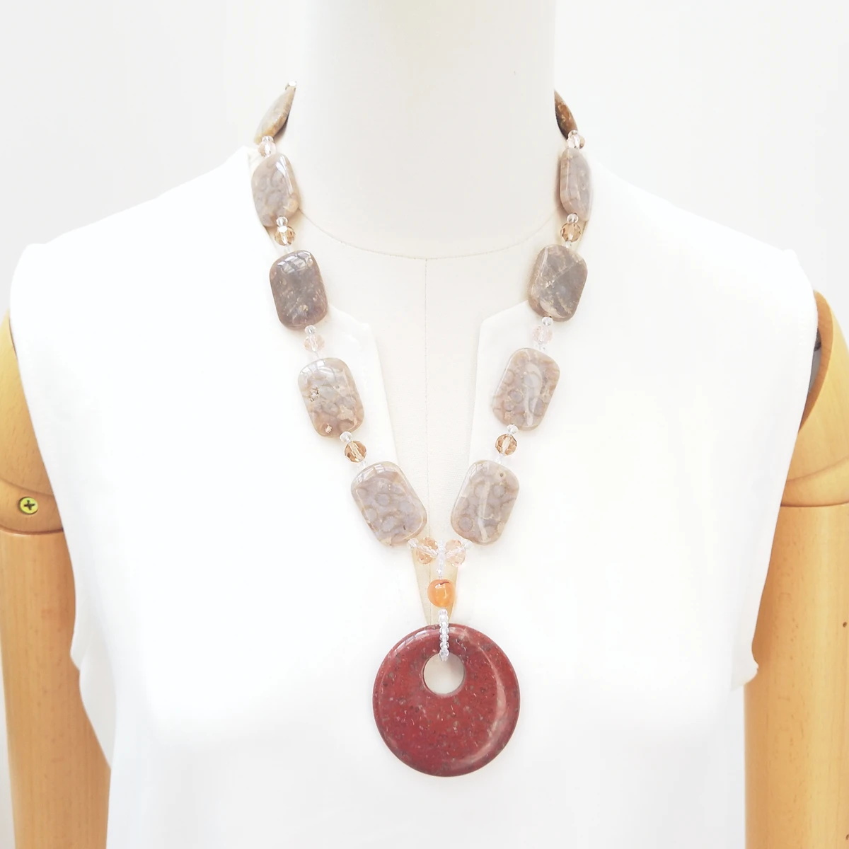Lii Ji Real Stone Coral Fossial Stone Crystal Jasper Pendant Necklace 58cm Stock Sale Women Jewelry Gift
Lii Ji Real Stone Coral Fossial Stone Crystal Jasper Pendant Necklace 58cm Stock Sale Women Jewelry Gift