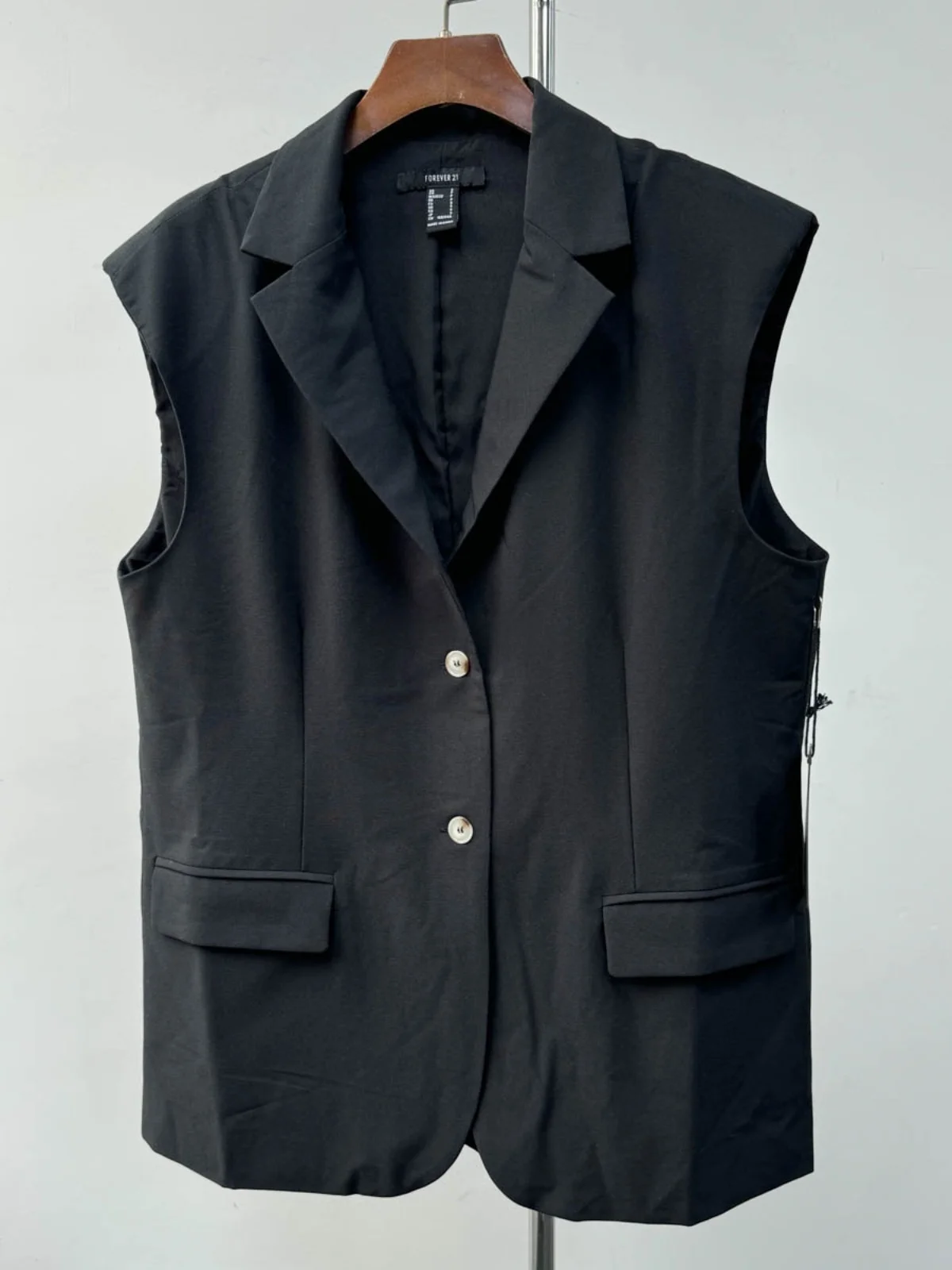 Black F21 Large Board Type Suit Vest Versatile Commuter Style Loose Fit Top for Women's Wardrobe Autumn 2024 V-Neck Design
Black F21 Large Board Type Suit Vest Versatile Commuter Style Loose Fit Top for Women's Wardrobe Autumn 2024 V-Neck Design