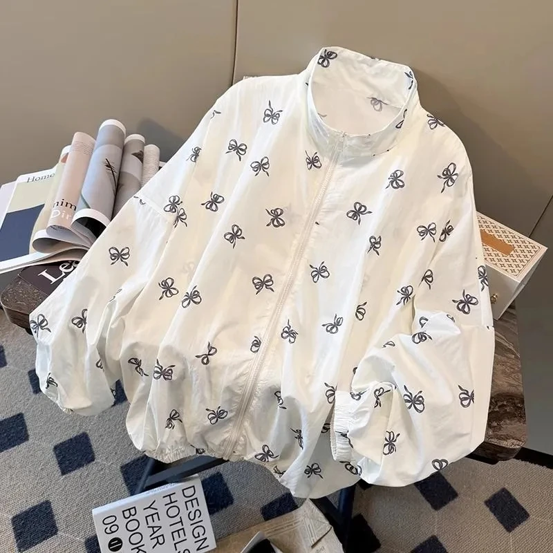 Ladies' New Design Sense Bow Print Zipper Sunscreen Clothing Thin Simple Comfortable And Loose Coat Women Spring And Summer
Ladies' New Design Sense Bow Print Zipper Sunscreen Clothing Thin Simple Comfortable And Loose Coat Women Spring And Summer