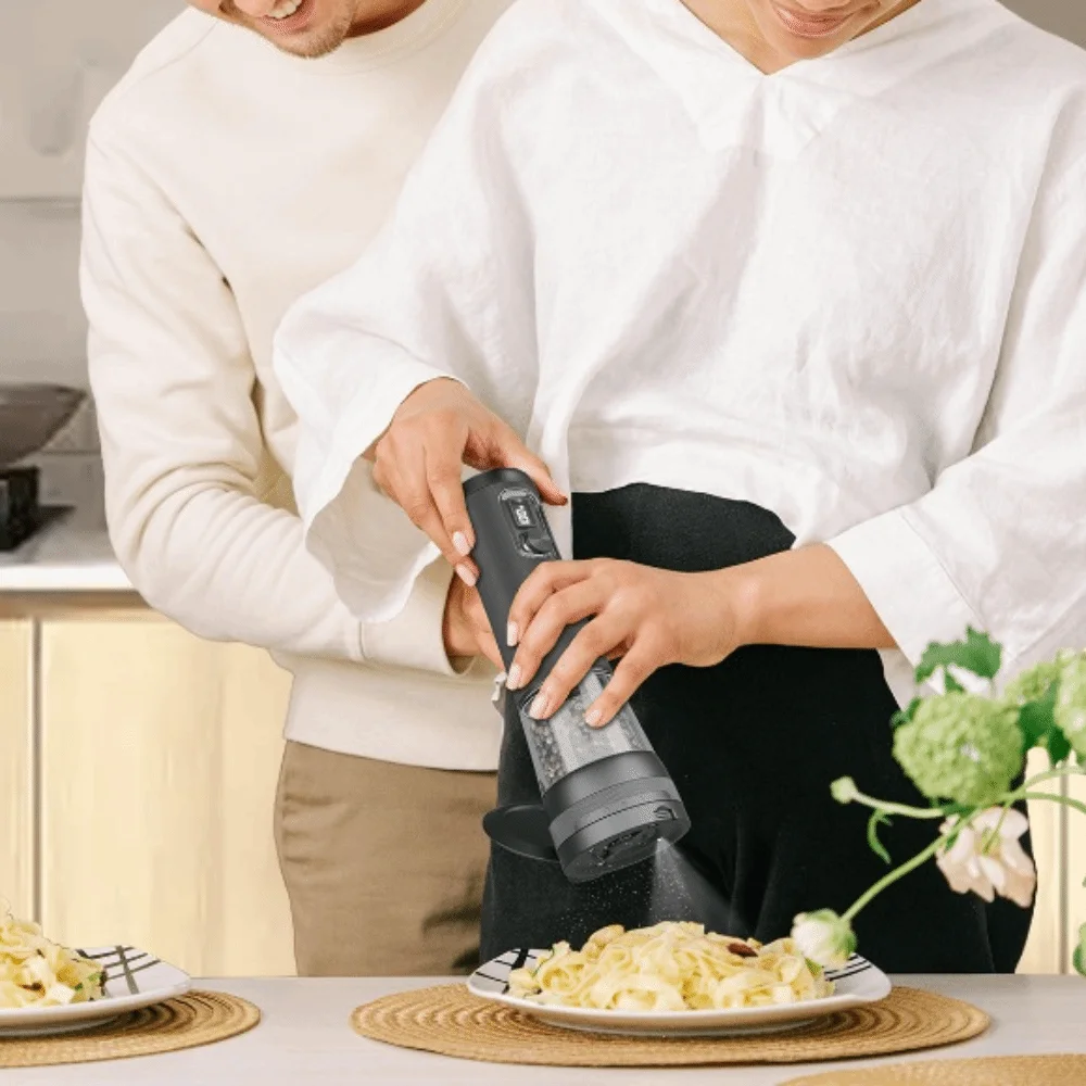 USB Rechargeable Electric Pepper Salt Grinder Set Adjustable Coarseness Effort-saving Automatic Pepper Salt Grinder
USB Rechargeable Electric Pepper Salt Grinder Set Adjustable Coarseness Effort-saving Automatic Pepper Salt Grinder