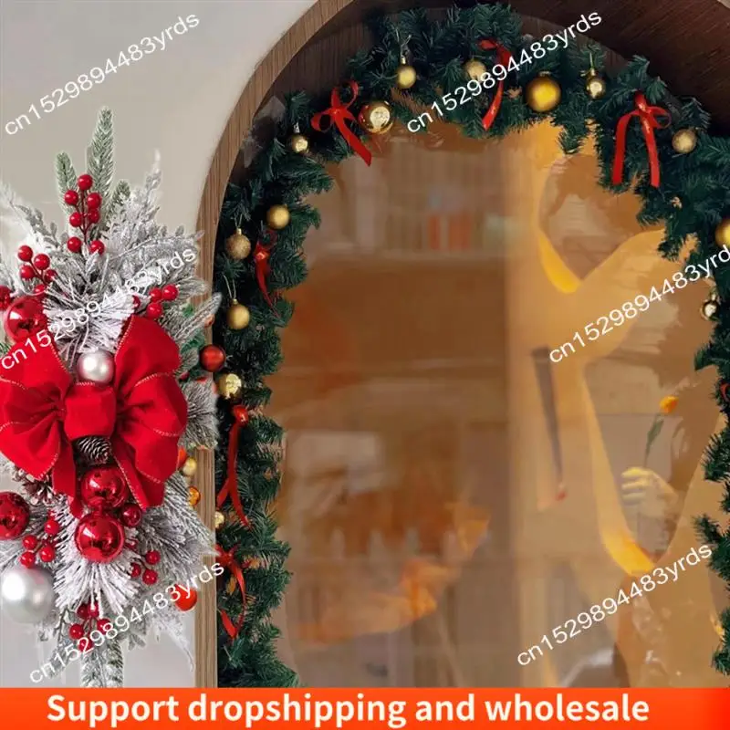 AA86 Christmas Gifts With Bows, Decorations With Christmas Gifts Cordless Floral Decorations At The Front Door Of The Stairs 
AA86 Christmas Gifts With Bows, Decorations With Christmas Gifts Cordless Floral Decorations At The Front Door Of The Stairs