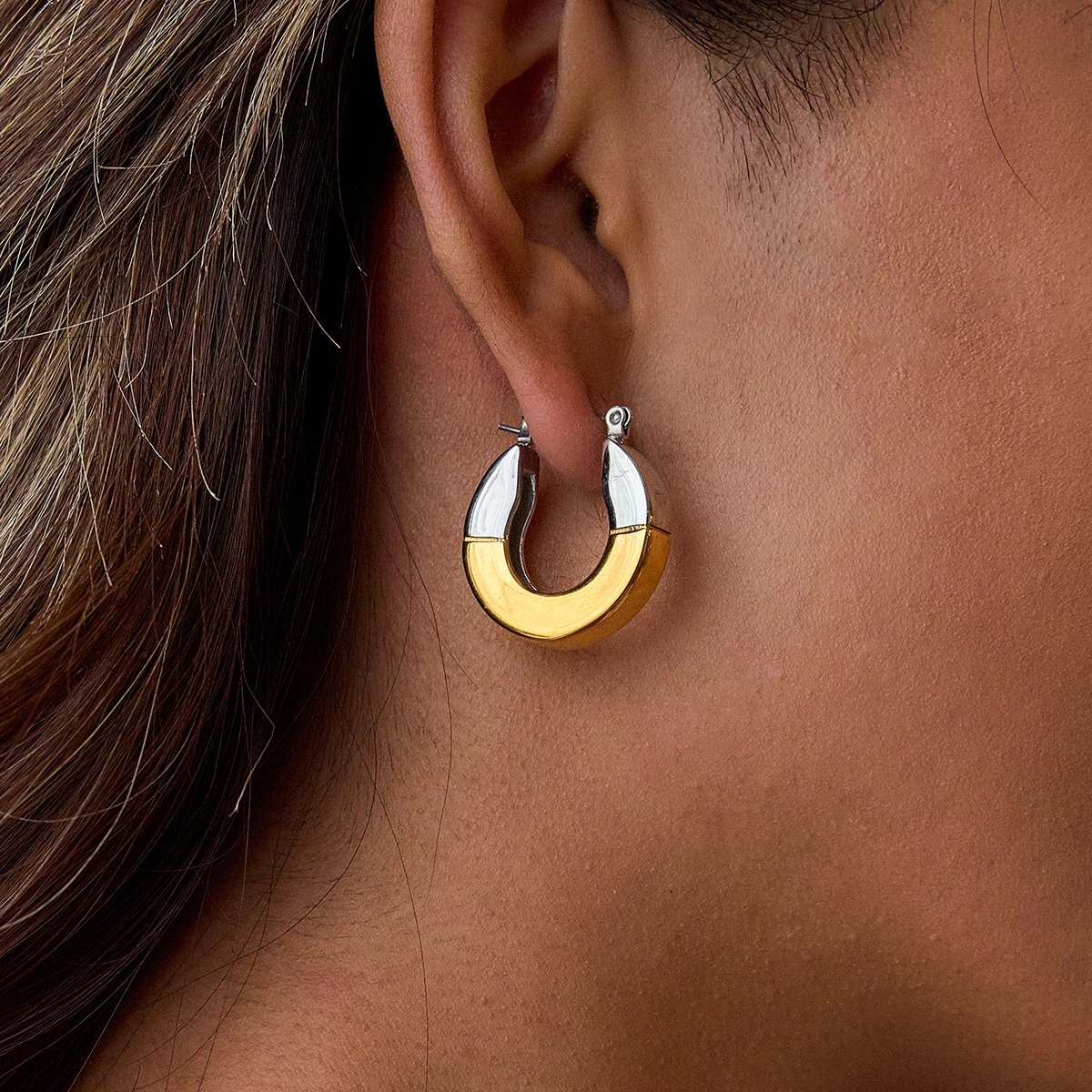 AIKOER Minimalist 18K Gold Color Plated Stainless Steel Two tone Geometric Smooth Earrings Women's Accessories Party Gift
AIKOER Minimalist 18K Gold Color Plated Stainless Steel Two tone Geometric Smooth Earrings Women's Accessories Party Gift