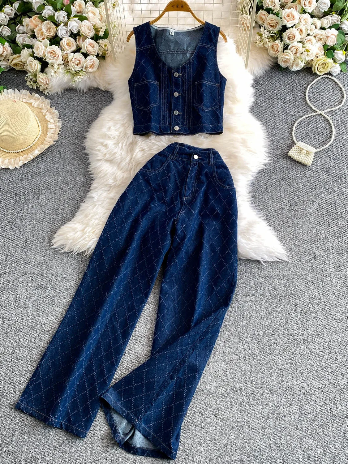 Retro Hong Kong Style Fashionable Fringed Plaid Denim V-Neck Vest Jacket Two-Piece Set High Waist Slim Wide Leg Pants
Retro Hong Kong Style Fashionable Fringed Plaid Denim V-Neck Vest Jacket Two-Piece Set High Waist Slim Wide Leg Pants