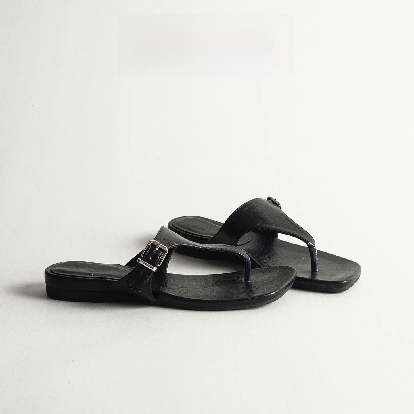 Leather Retro Thong Slippers Women's Casual Flat Bottom Beach Sandals Fashionable All-Match Outdoor Clogs Summer Flats
Leather Retro Thong Slippers Women's Casual Flat Bottom Beach Sandals Fashionable All-Match Outdoor Clogs Summer Flats