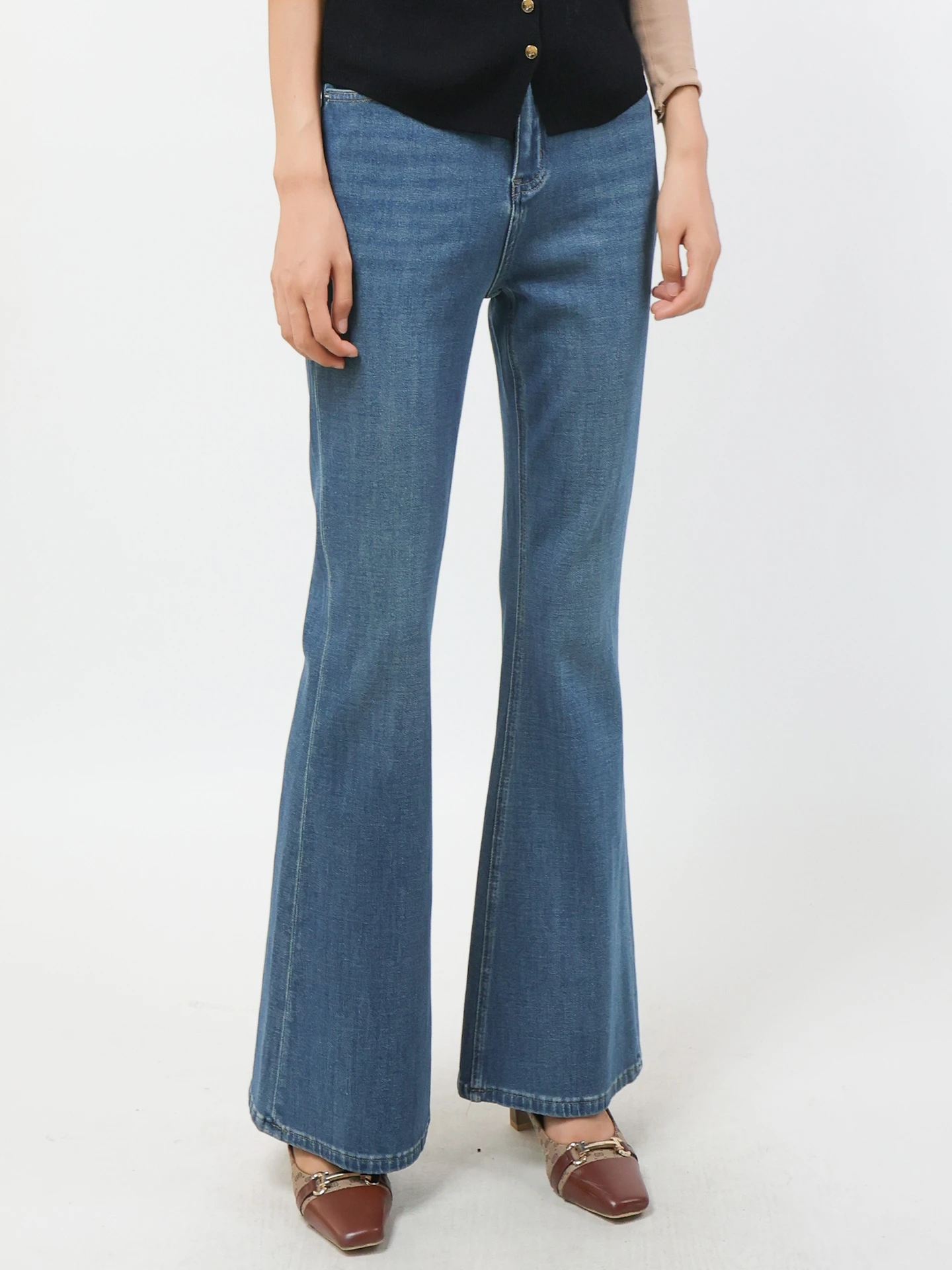 Женские хлопковые эластичные джинсовые брюки с высокой талией, эластичные джинсы-колокольчики длиной до пола, осенний сезон Faion
Женские хлопковые эластичные джинсовые брюки с высокой талией, эластичные джинсы-колокольчики длиной до пола, осенний сезон Faion