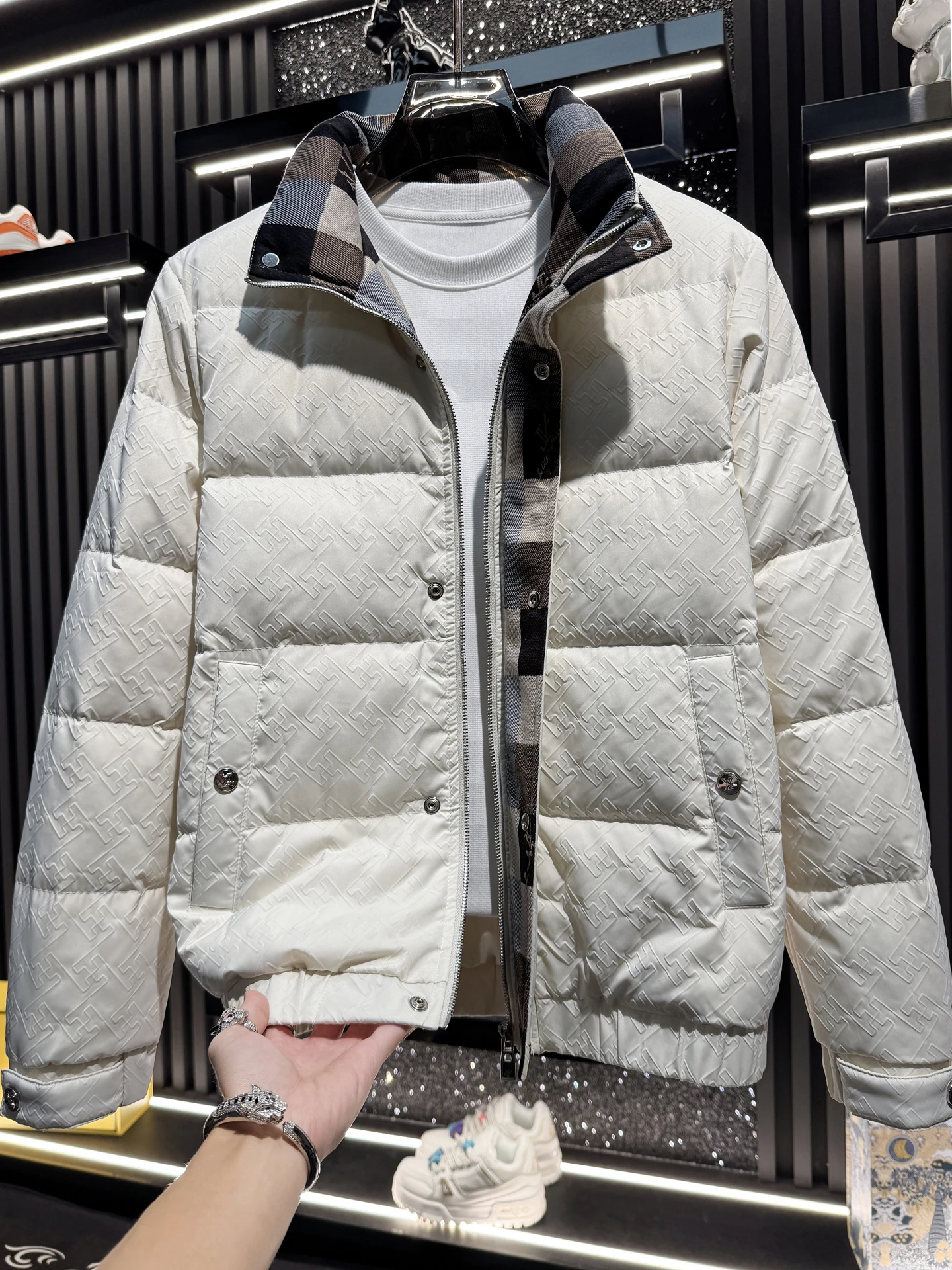 Ele Men's Stand Collar down Jaet High-End Emed White Du Feather Warm Faionable Winter Outerwear Polyester Fiber
Ele Men's Stand Collar down Jaet High-End Emed White Du Feather Warm Faionable Winter Outerwear Polyester Fiber