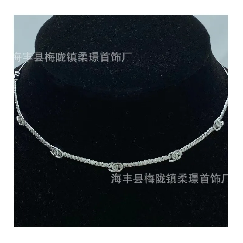 Necklace New High-end Letter Double High Version Fashion Classic Versatile Necklace Temperament Necklace
Necklace New High-end Letter Double High Version Fashion Classic Versatile Necklace Temperament Necklace
