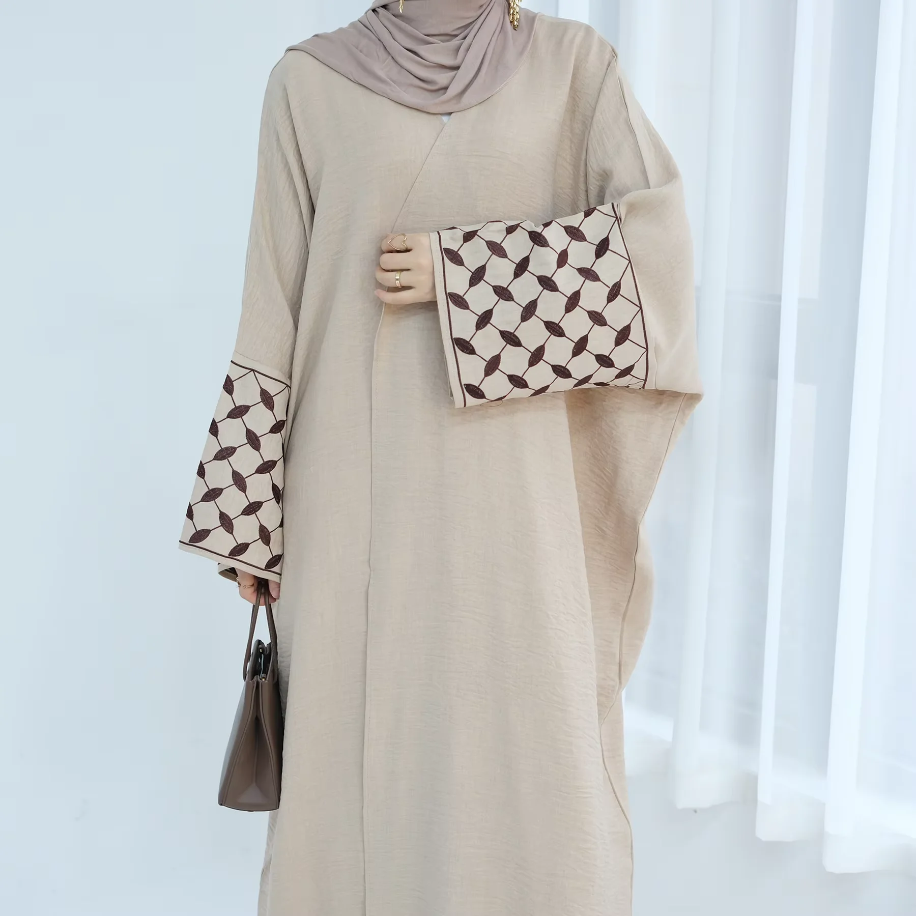 Embroidery Open Abayas for Women Muslim Kimono Jalabiya Turkey Dress Dubai Robe Eid Djellaba Ramadan Kebaya Caftan Marocain Gown
Embroidery Open Abayas for Women Muslim Kimono Jalabiya Turkey Dress Dubai Robe Eid Djellaba Ramadan Kebaya Caftan Marocain Gown