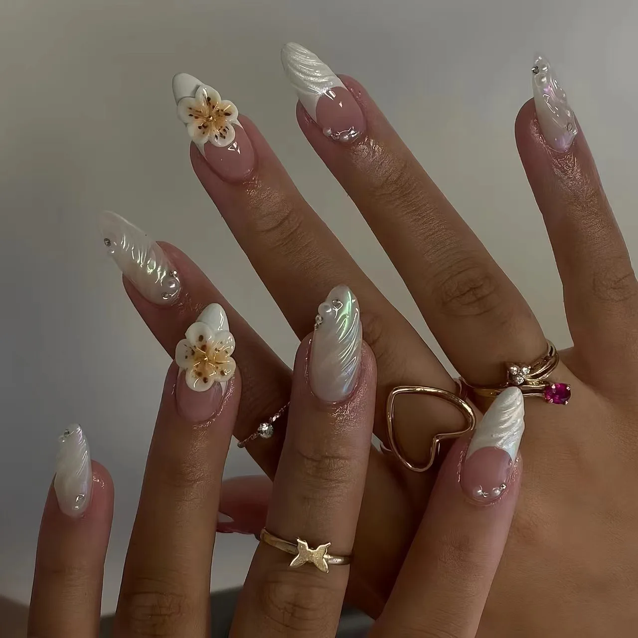 24Pcs 3D Flower Design Press on Fake Nails French Rhinestone Pearl False Nails Mid-length Almond Wearable Full Cover Nails Tips
24Pcs 3D Flower Design Press on Fake Nails French Rhinestone Pearl False Nails Mid-length Almond Wearable Full Cover Nails Tips