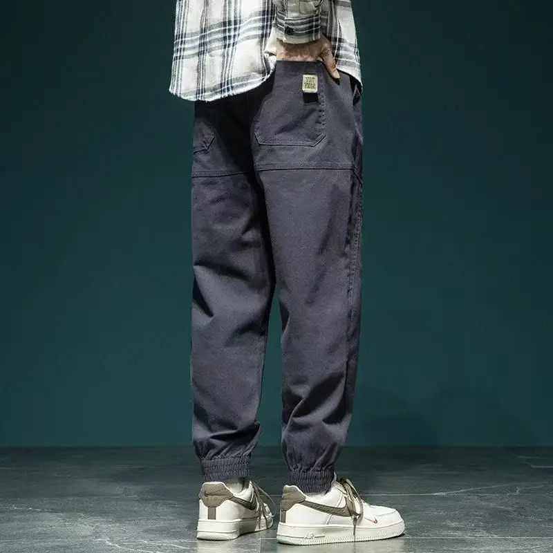Мужские повседневные брюки свободного кроя, осень 2026, модные американские рабочие брюки в стиле кэжуал, с эластичным поясом, длинные, молодежные, из полиэфирного волокна
Мужские повседневные брюки свободного кроя, осень 2026, модные американские рабочие брюки в стиле кэжуал, с эластичным поясом, длинные, молодежные, из полиэфирного волокна