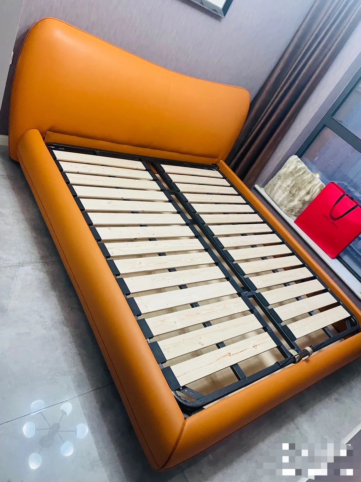 Italian extremely simple leather bed wedding bed master bedroom big bed modern simple light luxury leather double bed
Italian extremely simple leather bed wedding bed master bedroom big bed modern simple light luxury leather double bed