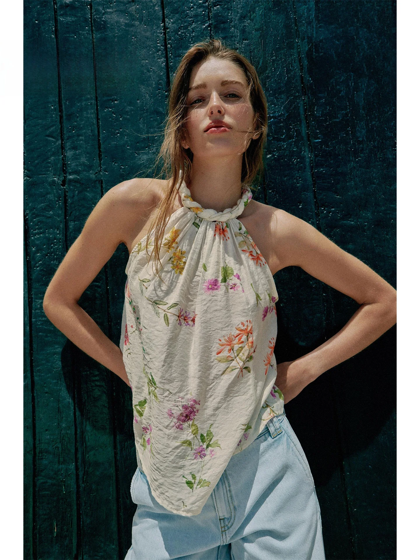 Summer 2026 Casual Style Women's Sleeveless Neck Hanging Floral Print Top Loose Fit Comfortable Watercolor Painting Design
Summer 2026 Casual Style Women's Sleeveless Neck Hanging Floral Print Top Loose Fit Comfortable Watercolor Painting Design