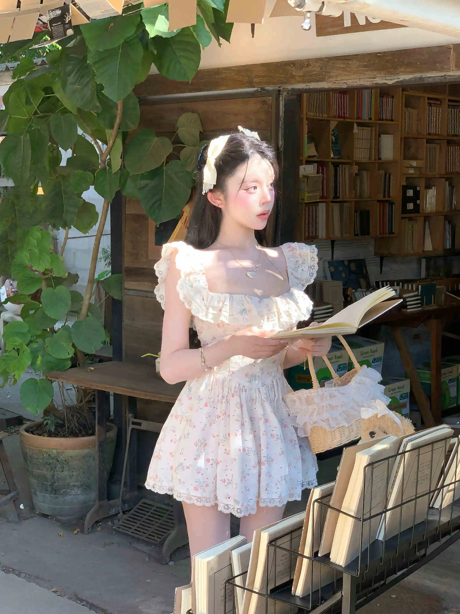 Summer Vacation Short A-Line Skirt Women's Pure Desire Sweet And Spicy Girl Lace Patchwork Waist Cinching Fly Sleeve Casual
Summer Vacation Short A-Line Skirt Women's Pure Desire Sweet And Spicy Girl Lace Patchwork Waist Cinching Fly Sleeve Casual
