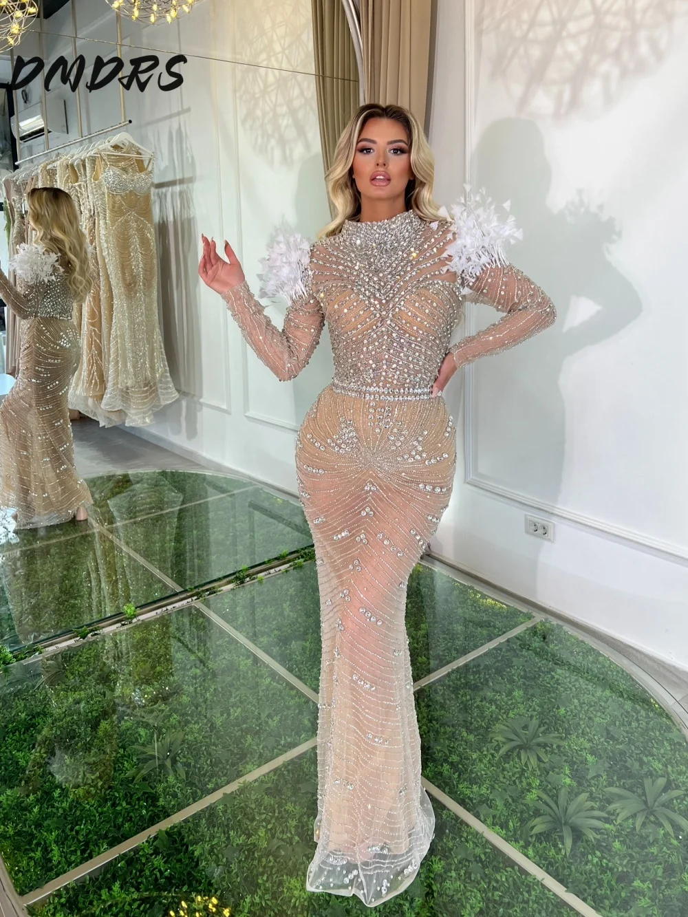 Charming Long Sleeves High Neck Prom Dress 2025 Elegant Beaded Evening Dress Shiny A-Line Floor-Length Gown Customized
Charming Long Sleeves High Neck Prom Dress 2025 Elegant Beaded Evening Dress Shiny A-Line Floor-Length Gown Customized